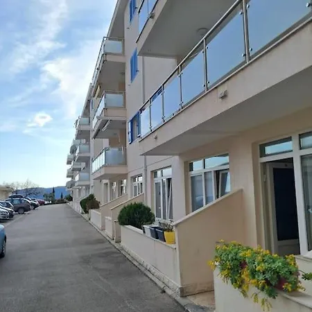 Апартаменти Holiday Home Apartment