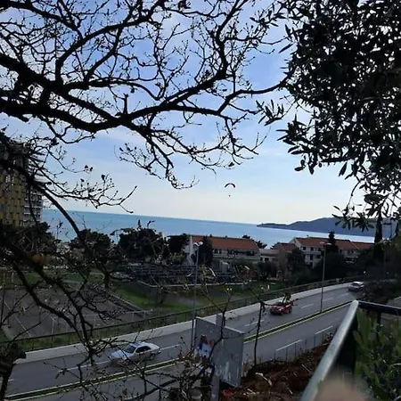 Апартаменти Holiday Home Apartment Будва